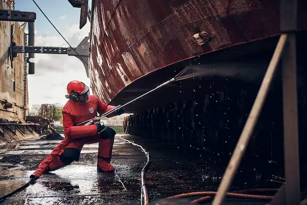 removing 4000 m2 of coating from ship surfaces